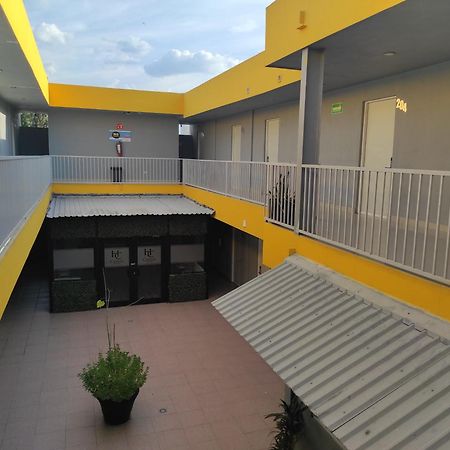 Capital Hotel Монклова Экстерьер фото