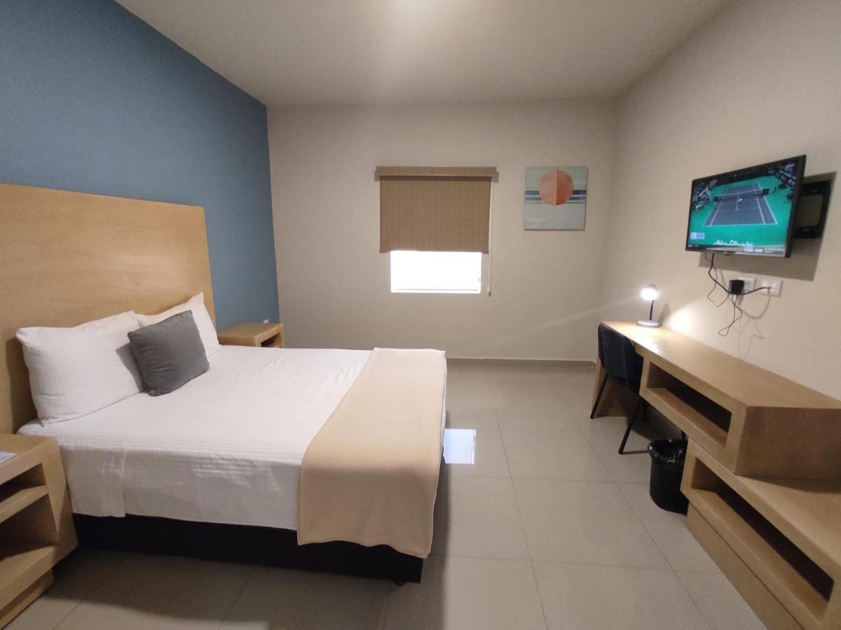 Capital Hotel Монклова Экстерьер фото