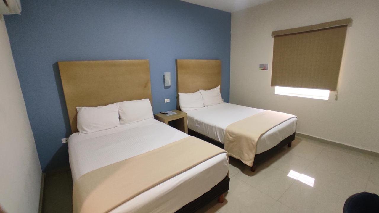Capital Hotel Монклова Экстерьер фото